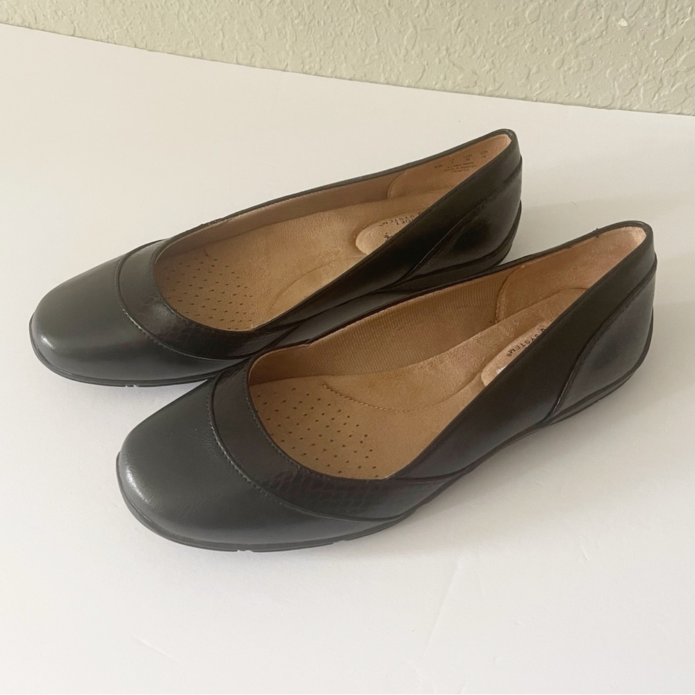 Life Stride Women's Deja Vu Flat Slip On Black Comfort Shoes Size 9 Wide NWOT